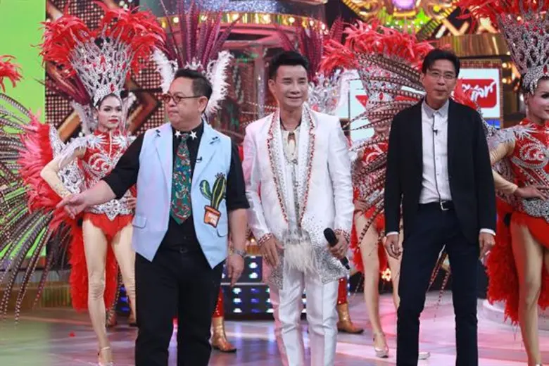 ทีวีไกด์: รายการ “กิ๊กดู๋ สงครามเพลงเงาเสียง”  หมอลำนาฏศิลป์ยอดฮิต “สมจิตร บ่อทอง” คว้าเพลงในตำนาน “กุหลาบแดง” โชว์สุดอลังการในเวที “กิ๊กดู๋สงครามเพลงเงาเสียง”