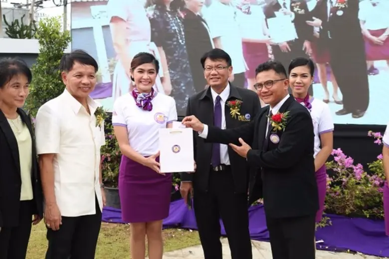 ผู้ว่าการการไฟฟ้าส่วนภูมิภาค และผู้บริหารการไฟฟ้าส่วนภูมิภาคร่วมบริจาคเงินเพื่อสมทบในโครงการ “ก้าวคนละก้าว” เพื่อ 11 โรงพยาบาลทั่วประเทศ