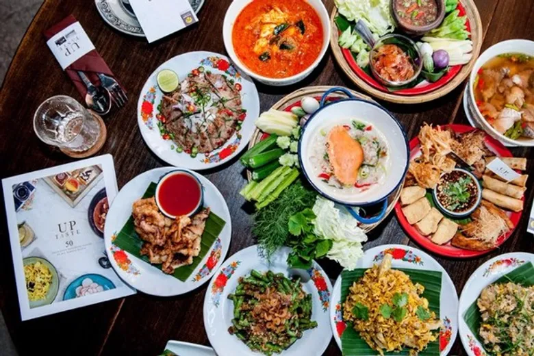 บัตรเครดิตกรุงศรี ซิกเนเจอร์ เปิดตัวหนังสือ 'UP TASTE’ เล่มที่ 2 ภายใต้ชื่อ “50 Thailand’s Signature Tastes by M.L. Parson Svasti” หนังสือรวบรวมร้านอาหารยอดนิยม 50 ร้านทั่วไทย พร้อมสิทธิประโยชน์พิเศษเพื่อสมาชิกบัตร