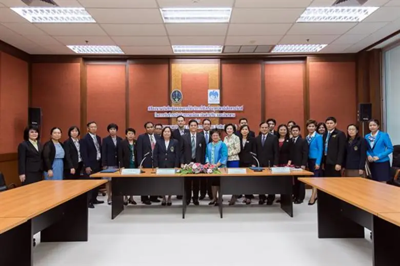 น.ส.อาริศรา ธรมธัช รองกรรมการผู้จัดการใหญ...