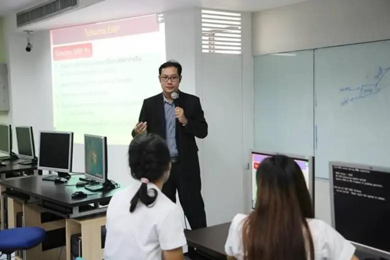 แบ่งปันความรู้! บัญชี ม.ศรีปทุม นำนศ.จักรพงษภูวนาถ ชมโปรแกรมจำลอง ERP