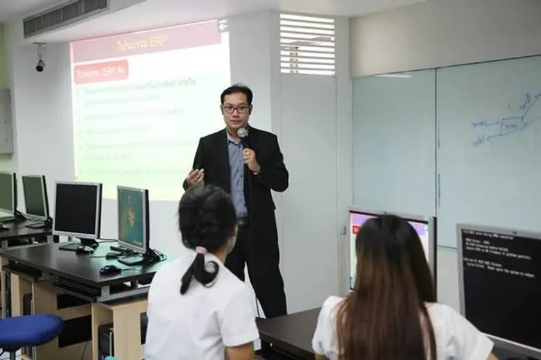 แบ่งปันความรู้! บัญชี ม.ศรีปทุม นำนศ.จักรพงษภูวนาถ ชมโปรแกรมจำลอง ERP