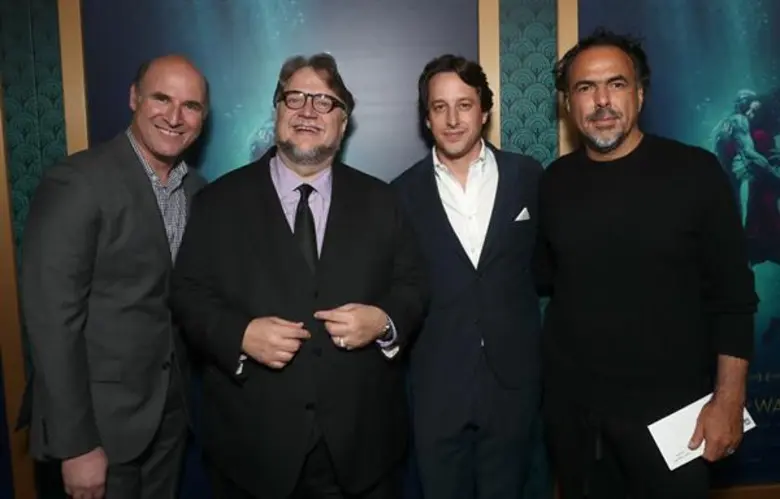 กิลเลอร์โม เดล โทโร นำทีมนักแสดงร่วมงานพรีเมียร์ เปิดตัวภาพยนตร์ The Shape of Water ณ ลอสแอนเจลิส