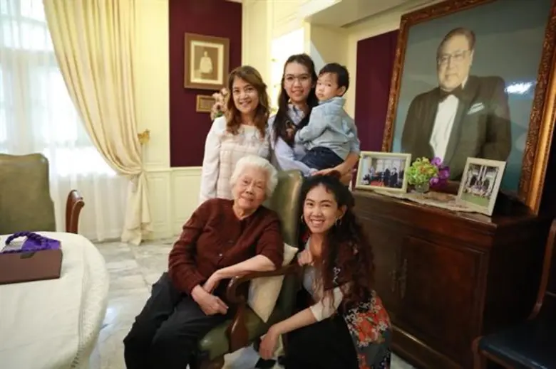 วันคล้ายวันเกิดคุณแม่สมสุข กัลย์จาฤก อายุครบรอบ 90 ปี