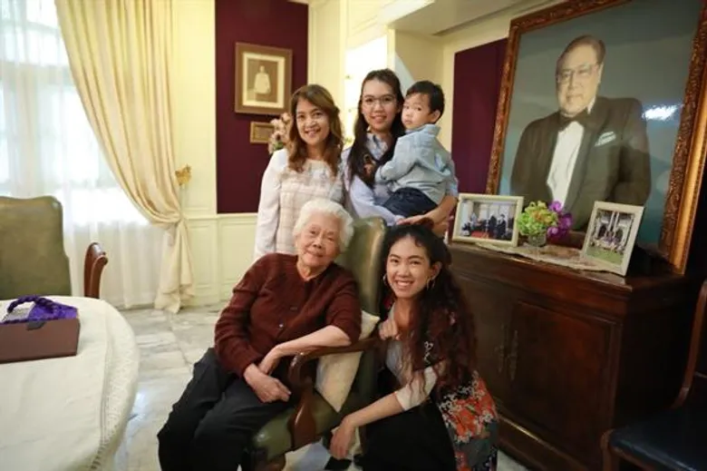 วันคล้ายวันเกิดคุณแม่สมสุข กัลย์จาฤก อายุครบรอบ 90 ปี
