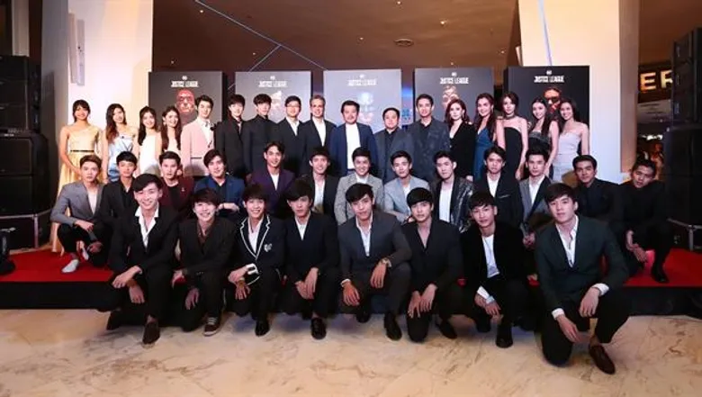 สุดอลังการเปิดตัวหนัง “Justice League” ดาราพาเหรดร่วมเดินพรมแดง ในงาน “Thailand Gala Premiere Justice League”