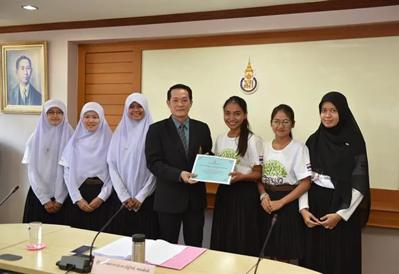รองอธิการฯ ม.อ.ตรัง มอบรางวัลโครงการและกิจกรรมที่เกี่ยวกับประโยชน์ของเพื่อนมนุษย์เป็นกิจที่หนึ่ง วิทยาเขตตรัง