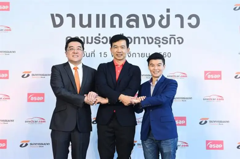 นายทรงวิทย์ ฐิติปุญญา (กลาง) ประธานเจ้าหน...