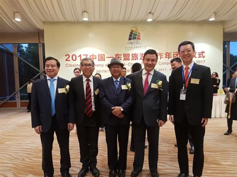 นายพงษ์ภาณุ เศวตรุนทร์ ปลัดกระทรวงการท่อง...