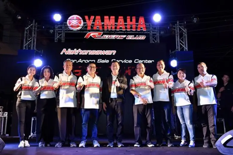 นายประพันธ์ พลธนะวสิทธิ์ (คนกลาง) รองประธานกรรมการบ...