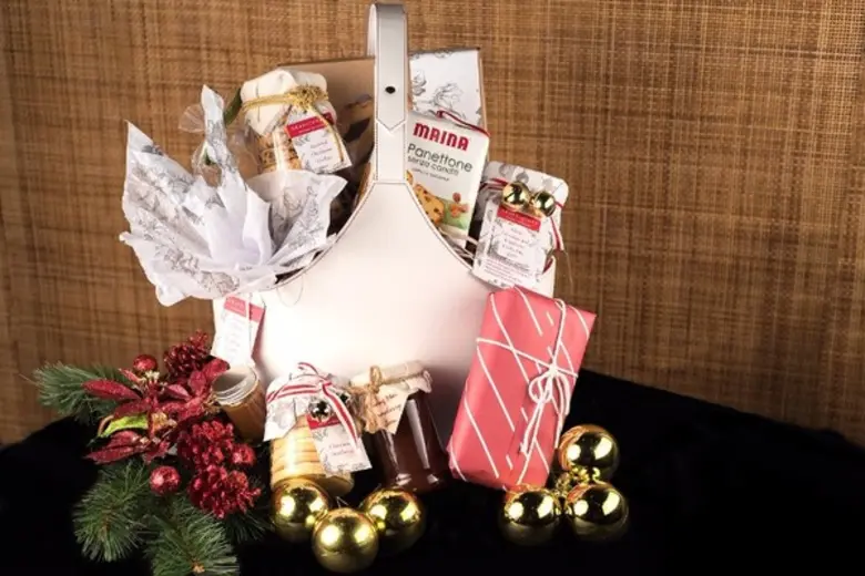 โรงแรมแกรนด์ ไฮแอท เอราวัณ กรุงเทพฯ มอบขอ...