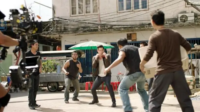 ปลุกพลังความฟิตจากคิวบู๊สนั่นกองของ เจ-เจ...