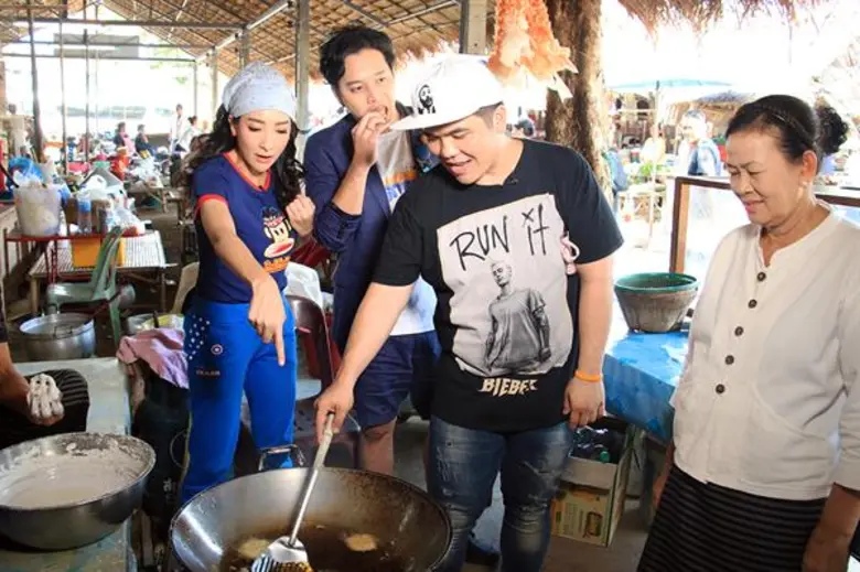 ทีวีไกด์: รายการ “ตลาดเด็ดประเทศไทย” “แจ็ค แฟนฉัน” จับมือ “เฟี้ยวฟ้าว สุดสวิงริงโก้” ลองของ!!! ขอยืมเงินกำนัน ใน “ตลาดเด็ดประเทศไทย”