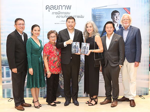 เมื่อเร็วๆนี้ เคนเน็ธ คัม เปิดตัวหนังสือค...