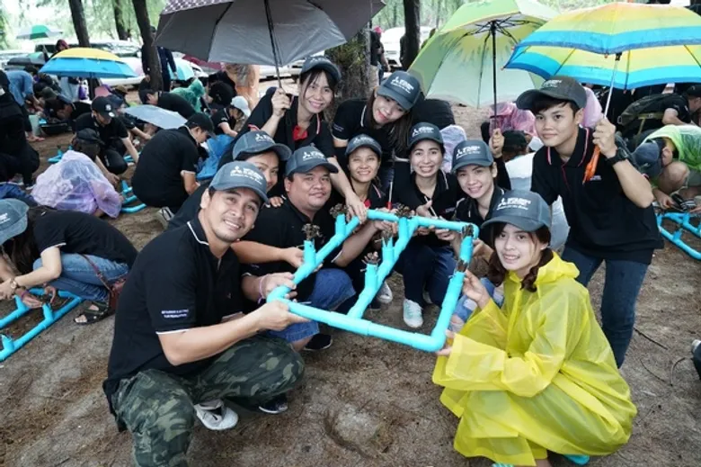 มูลนิธิมิตซูบิชิ อิเล็คทริคไทย และพนักงานจิตอาสาของกลุ่มบริษัท Mitsubishi Electric ประเทศไทย รวมกว่า 500 คน ร่วมปลูกปะการัง คืนความอุดมสมบูรณ์ให้ท้องทะเลไทย ณ หาดนางรอง อ.สัตหีบ จ.ชลบุรี