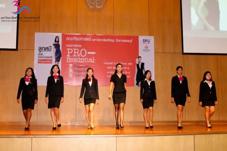 วันจันทร์ที่ 27 พฤศจิกายน 2560 คณะศิลปศาส...