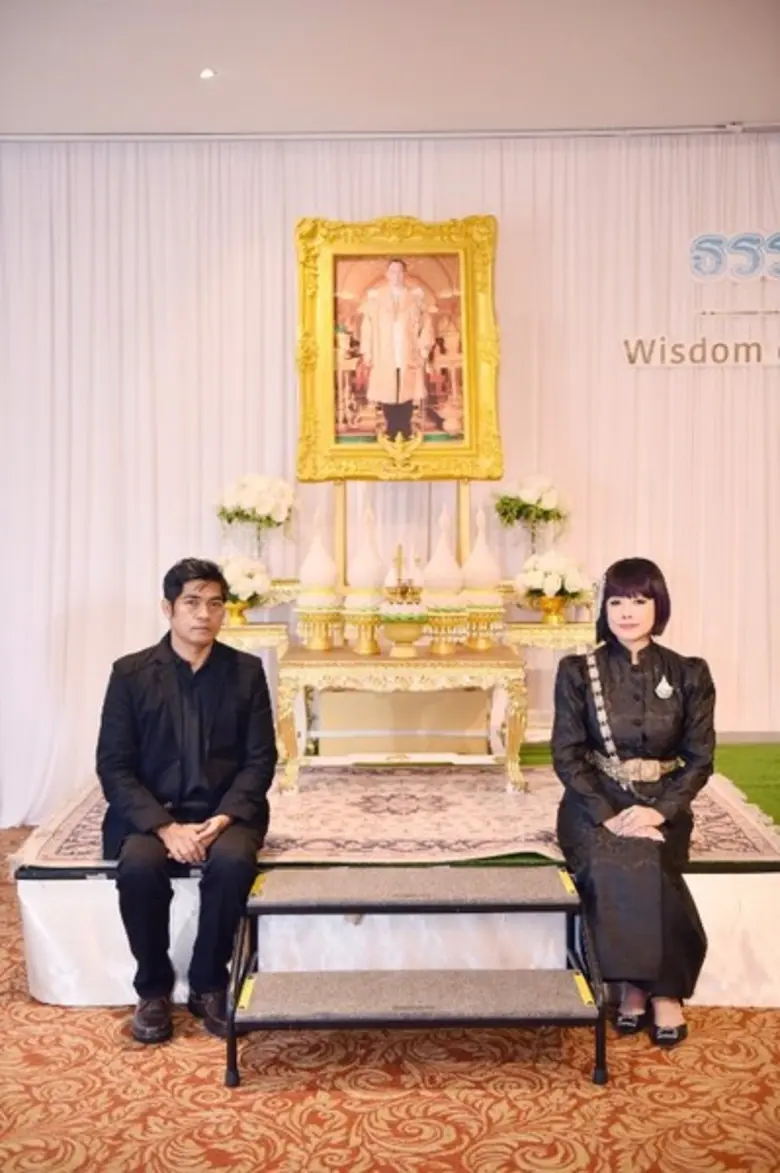 กลุ่มจิตรกรชื่อดัง นำทีมโดย วรรณิกะ ชีวิน...
