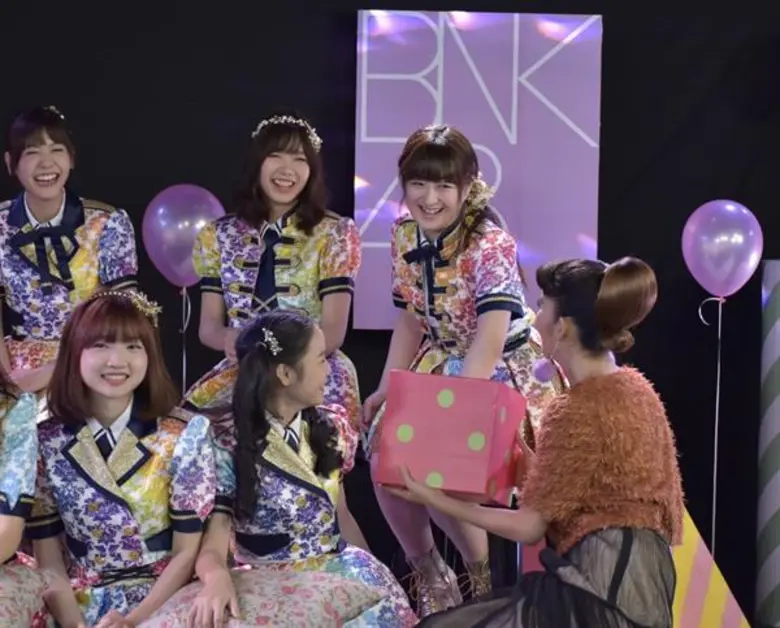 ทีวีไกด์: รายการ “Life.beats (ไลฟ์ บีทส)” 15 สาว "BNK48" เผยนาทีระลึก...จดหมายลับ ช่วยคนคลายซึมเศร้า กลางรายการ “ไลฟ์บีทส”