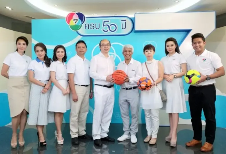 วัชระ แวววุฒินันท์ ประธานมูลนิธิเพื่อนร่ว...