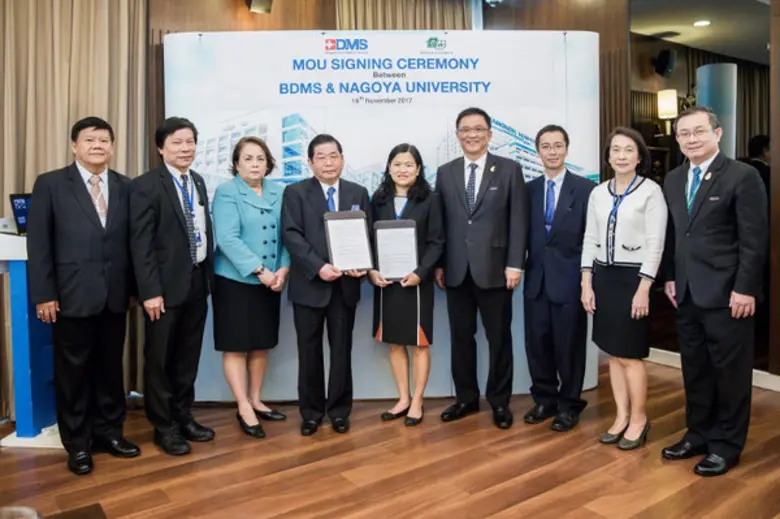 พญ. ปรมาภรณ์ ปราสาททองโอสถ ประธานคณะผู้บร...