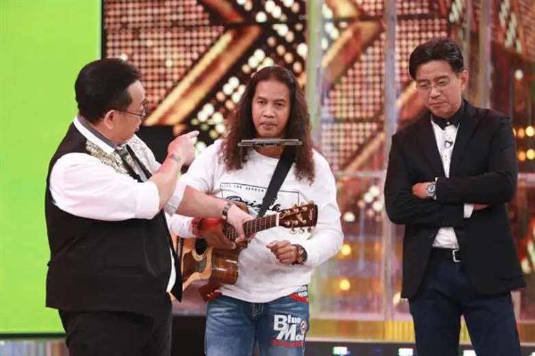 ทีวีไกด์: รายการ “กิ๊กดู๋สงครามเพลงเงาเสียง” เปิดประลองเงาเสียงตูน บอดี้สแลม ขอเป็นอีกแรงชวนแฟนร่วมวิ่งและสมทบทุน“ก้าวคนละก้าว”