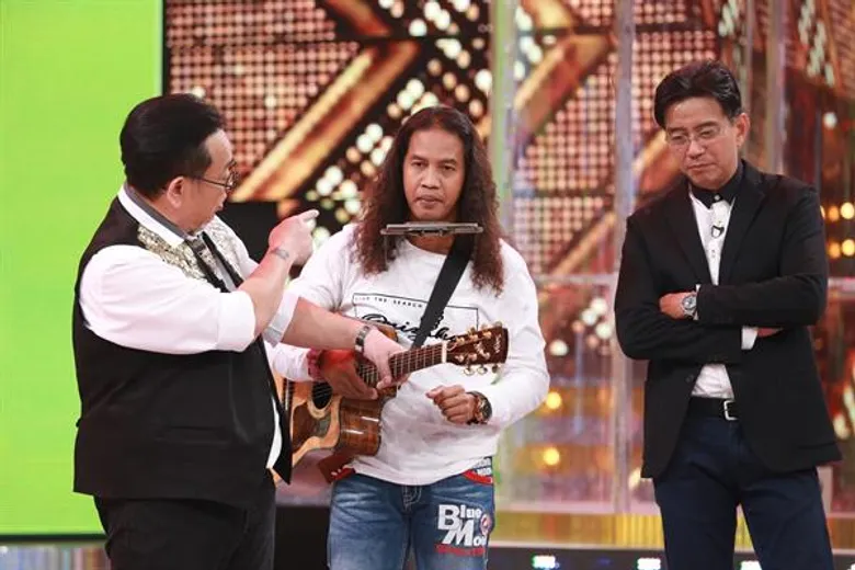 ทีวีไกด์: รายการ “กิ๊กดู๋สงครามเพลงเงาเสียง” เปิดประลองเงาเสียงตูน บอดี้สแลม ขอเป็นอีกแรงชวนแฟนร่วมวิ่งและสมทบทุน“ก้าวคนละก้าว”