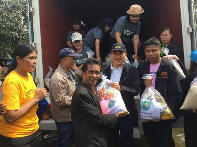 กรมส่งเสริมสหกรณ์จัดทีมเฉพาะกิจลงพื้นที่ภาคใต้ สำรวจความเสียหายและมอบสิ่งของช่วยเหลือผู้ประสบภัยน้ำท่วม