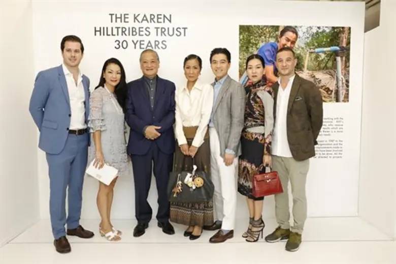นิทรรศการภาพถ่ายและงานประมูลภาพวาดโดย 'Mr POW’ สมทบกองทุน 'Karen Hill Tribes Trust’ เพื่อชนเผ่ากะเหรี่ยง จ. แม่ฮ่องสอน