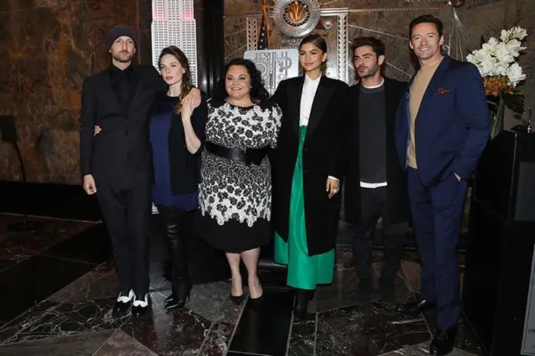 ไมเคิล กราซีย์ นำทีมนักแสดงจาก "The Greatest Showman" เดินสายโปรโมทที่ Empire State Building ณ นิวยอร์กซิตี้