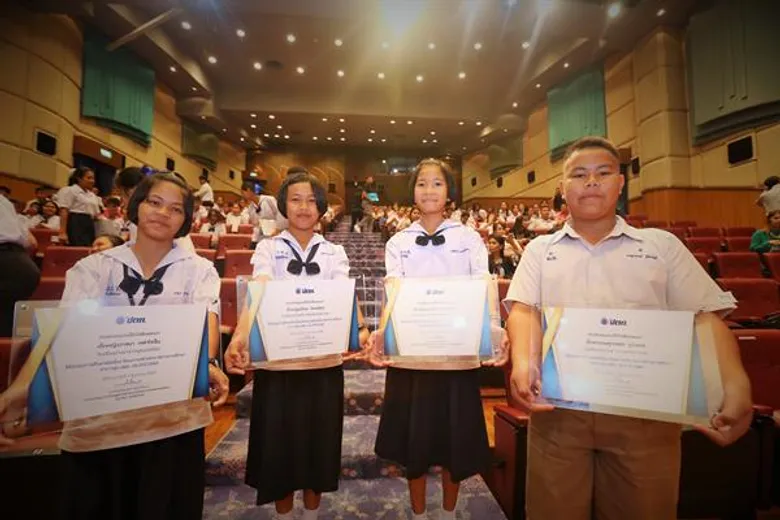 กลุ่ม ปตท. จ.ระยอง จัดมอบทุนการศึกษาและทุนสนับสนุนโครงการโรงเรียน ปีที่ 8 จำนวน 2,358,000 บาท ส่งเสริมและพัฒนาการศึกษา เพื่อสร้างโอกาสทางการศึกษาในอนาคตแก่เยาวชน