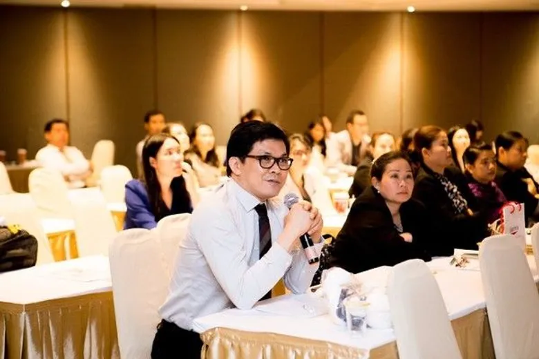 ศูนย์กระดูกสันหลังและข้อ รพ. สมิติเวช เชิญแพทย์จากนานาชาติร่วมประชุมวิชาการแลกเปลี่ยนประสบการณ์ พร้อมสาธิตการผ่าตัดรักษากระดูกสันหลังคด