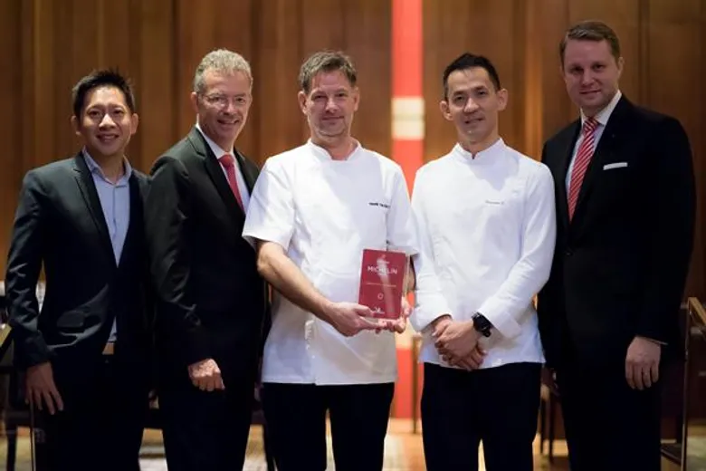 “สระบัว บาย กิน กิน” โรงแรมสยามเคมปินสกี้ กรุงเทพฯ ได้รับรางวัลสุดยอดร้านอาหารไทยระดับมิชลินสตาร์ 1 ดาว