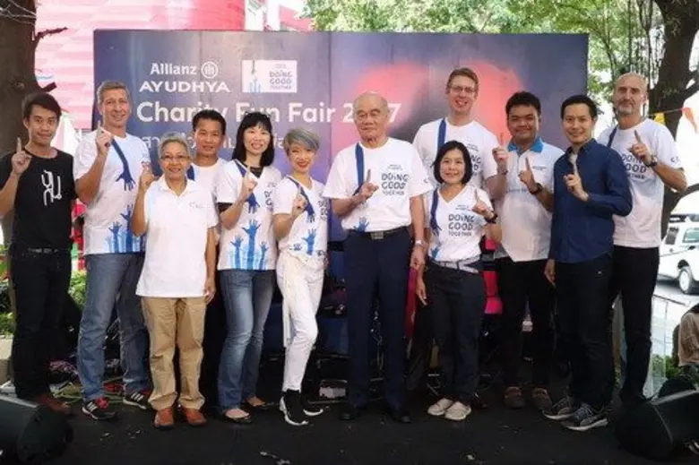 ณรงค์ จุลชาต (ที่หกจากขวา) รองประธานกรรมก...