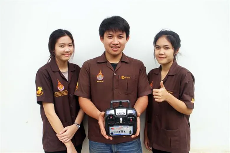 รถตัดหญ้าพลังงานแสงอาทิตย์ ควบคุมด้วยรีโมทคอนโทรล