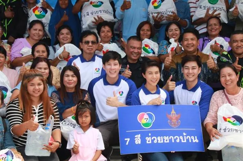คนไทยไม่ทิ้งกัน! “แอมป์-เบน” ลงพื้นที่ช่วยเหลือผู้ประสบอุทกภัย จ.ปัตตานี และ จ.ยะลา ในโครงการ “7 สี ช่วยชาวบ้าน”