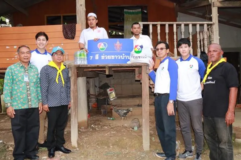 คนไทยไม่ทิ้งกัน! “แอมป์-เบน” ลงพื้นที่ช่วยเหลือผู้ประสบอุทกภัย จ.ปัตตานี และ จ.ยะลา ในโครงการ “7 สี ช่วยชาวบ้าน”
