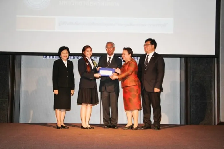 นักศึกษามหาวิทยาลัยคริสเตียน รับรางวัล “นักศึกษาดีเด่นประเภทวิทยานิพนธ์ดีเด่น” และรับทุนการศึกษา