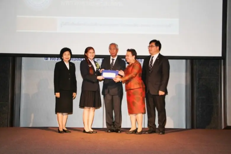 นักศึกษามหาวิทยาลัยคริสเตียน รับรางวัล “นักศึกษาดีเด่นประเภทวิทยานิพนธ์ดีเด่น” และรับทุนการศึกษา