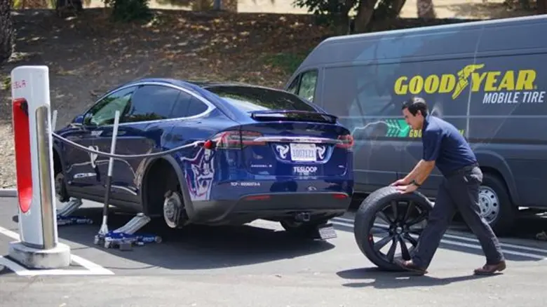 - Intelligent tire integrates with connec...