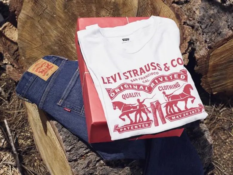 LEVI’S  GIVE IN THE MOMENT ให้ยีนส์แทนใจ มอบของขวัญจาก 'ลีวายส์(R)’ ในช่วงเทศกาลแห่งการให้