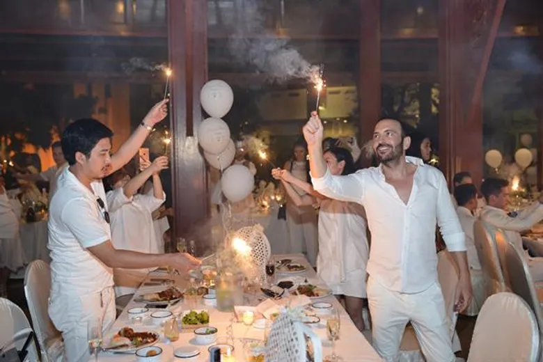 ครั้งแรกในประเทศไทย กับดินเนอร์สไตล์ปิคนิคสุดหรู Le Diner en Blanc พร้อมนำรายได้ส่วนหนึ่งไปช่วยเหลือ “พม.”