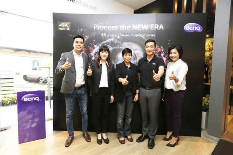 นางสาวธัญรัก นาสมยนต์ ผู้จัดการทั่วไป และ...