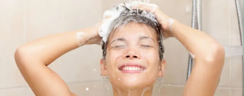 5 สาเหตุที่ทำให้ผมมันและลีบแบนที่สาวๆ อาจจะยังไม่รู้