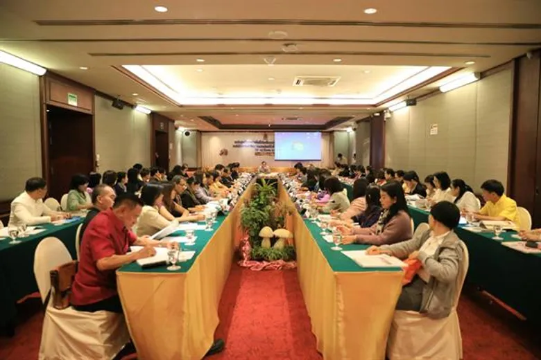 วธ.ขับเคลื่อนมรดกวัฒนธรรมอีสาน หนุนจัด“ร้อยแก่นสารสินธุ์ เมืองศิลป์ถิ่นผ้าไหม” เตรียมจัด“สวดมนต์ข้ามปี” -ฟื้นฟูงานวัด-ประเพณีท้องถิ่น ชูตลาดวัฒนธรรม-ถนนสายวัฒนธรรม ส่งเสริมท่องเที่ยวเชิงวัฒนธรรม