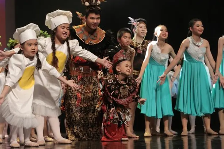 สถาบันบางกอกแดนซ์จัดการแสดงการกุศลครั้งที...