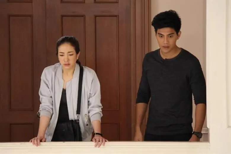 “แป้ง” ฟาดฝ่ามือเต็มแรง“มังกร” คว้ามือไม่ทัน หน้าชาตามระเบียบ