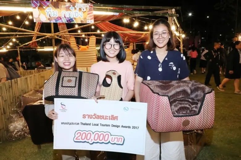 2 ทีม จากม.ศิลปากร – มจพ. คว้ารางวัล “สุดยอดนักออกแบบสินค้าท่องเที่ยวชุมชน” Village Festival ชุมชนน่าหลงใหล