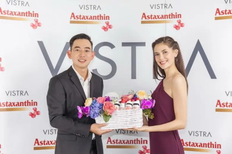 คุณพิรุณโรจน์ ไกรสุรพงศ์ (ซ้าย) ประธานเจ้...
