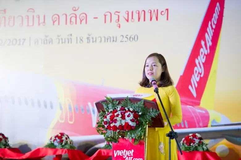 ไทยเวียดเจ็ทเปิดเส้นทางใหม่ กรุงเทพฯ-ดาลัด อย่างมีสีสันด้วยนางแบบในชุดบิกินี่ดอกไม้