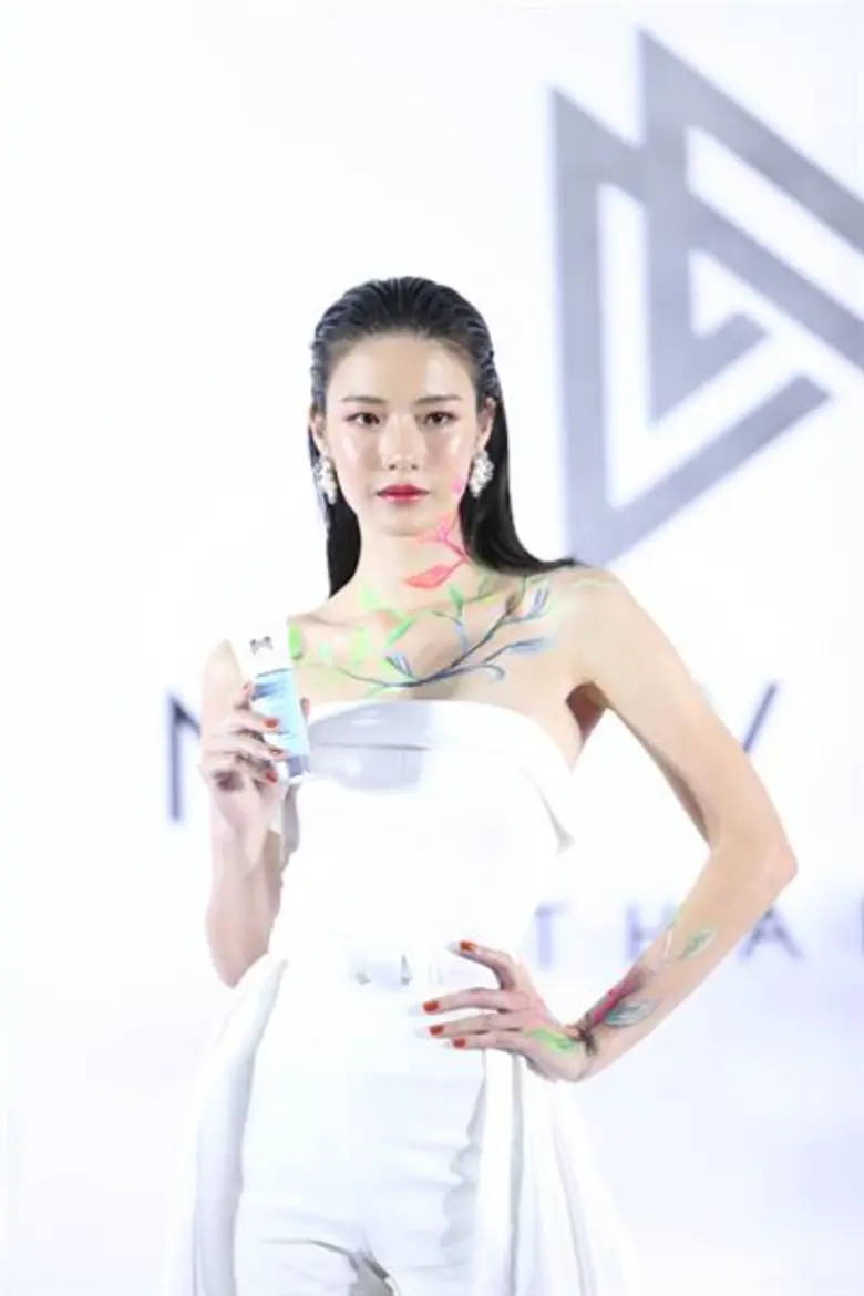 เคลื่อนไหวแล้ว “หลิน-มชณต” สวยเจิด งานเปิดตัวเวชสำอางนวัตกรรมใหม่ จาก “ไร่สู่ใบหน้า”
